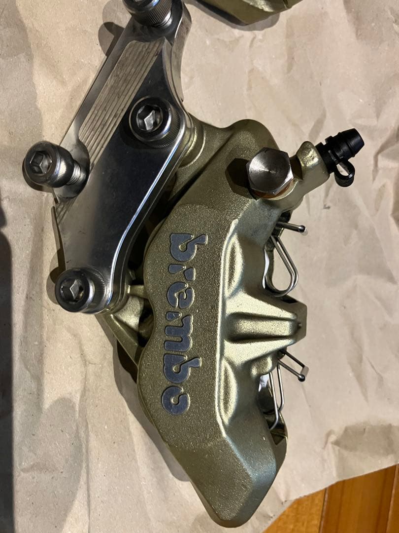 ハーレー　Brembo ブレーキキャリパー