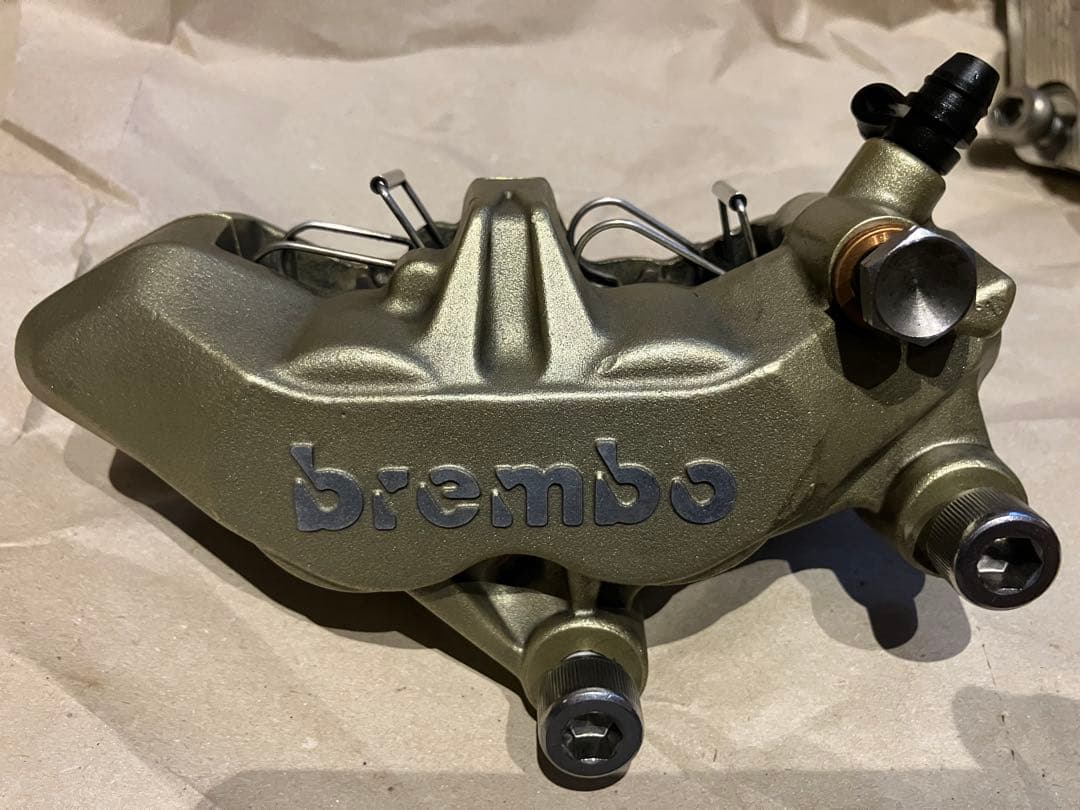ハーレー　Brembo ブレーキキャリパー