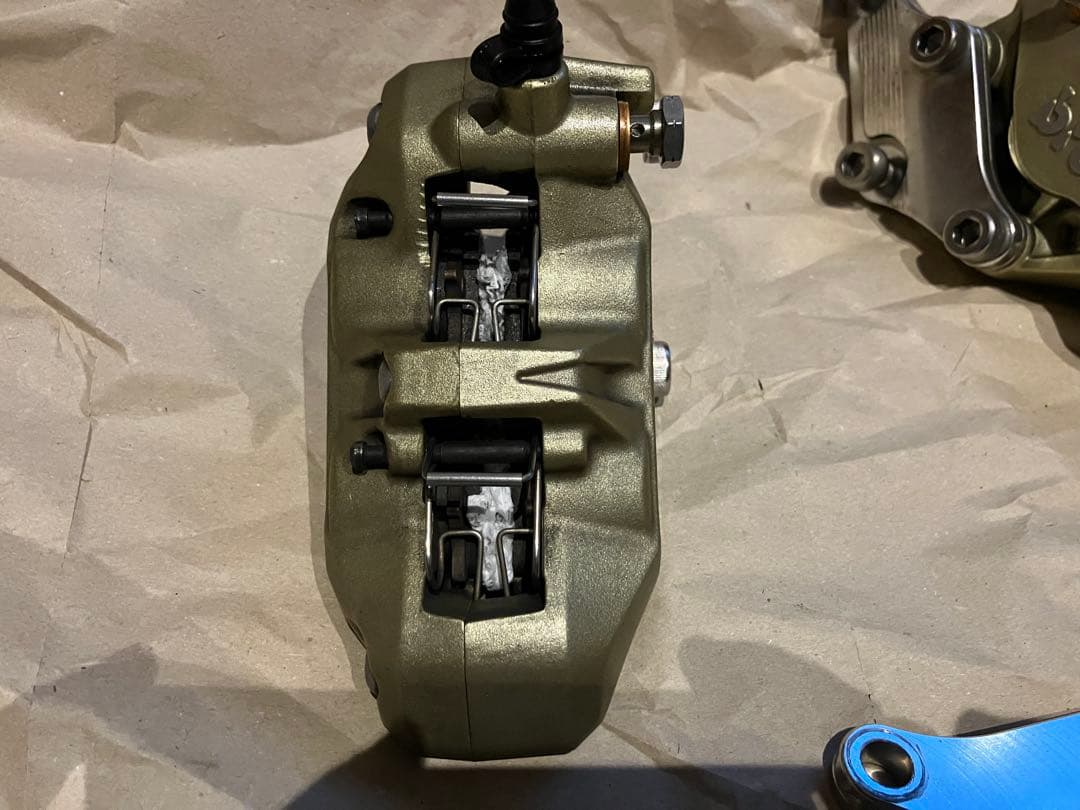 ハーレー　Brembo ブレーキキャリパー