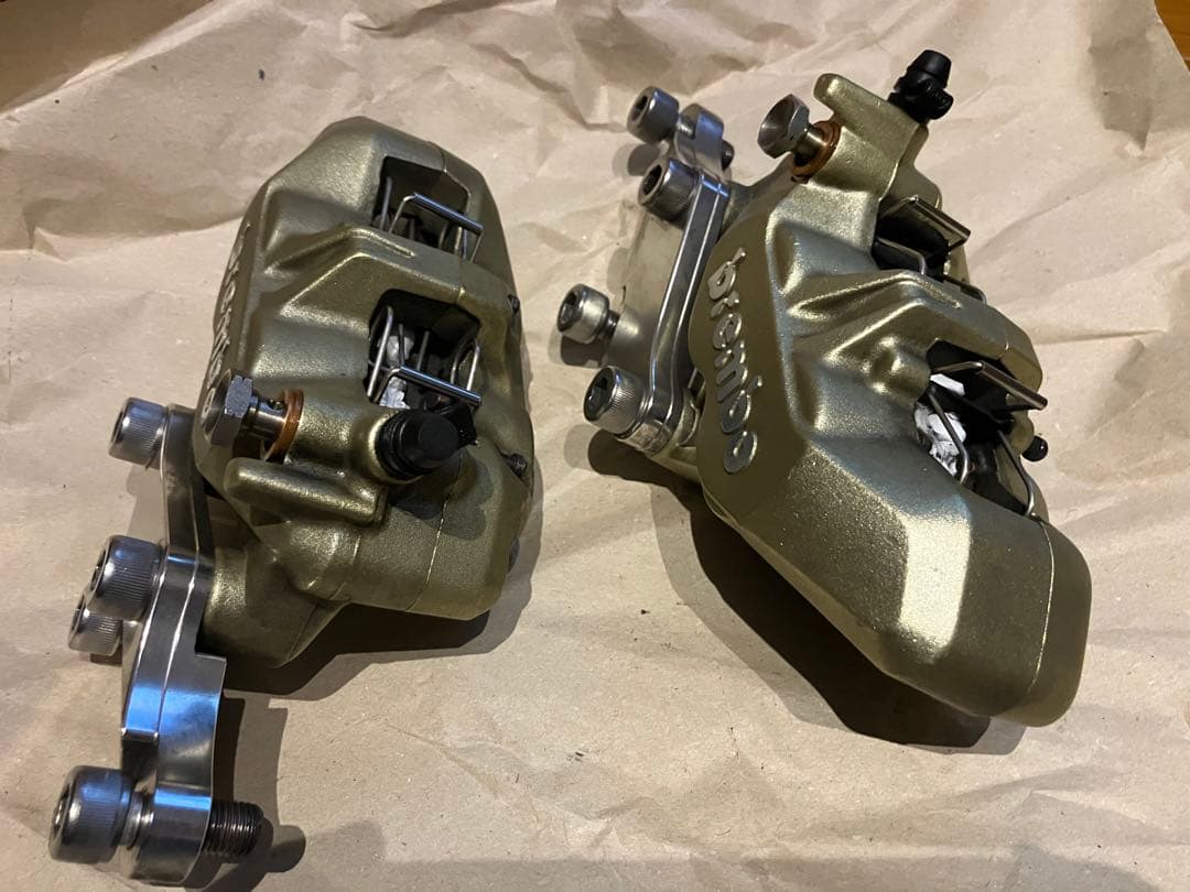 ハーレー　Brembo ブレーキキャリパー