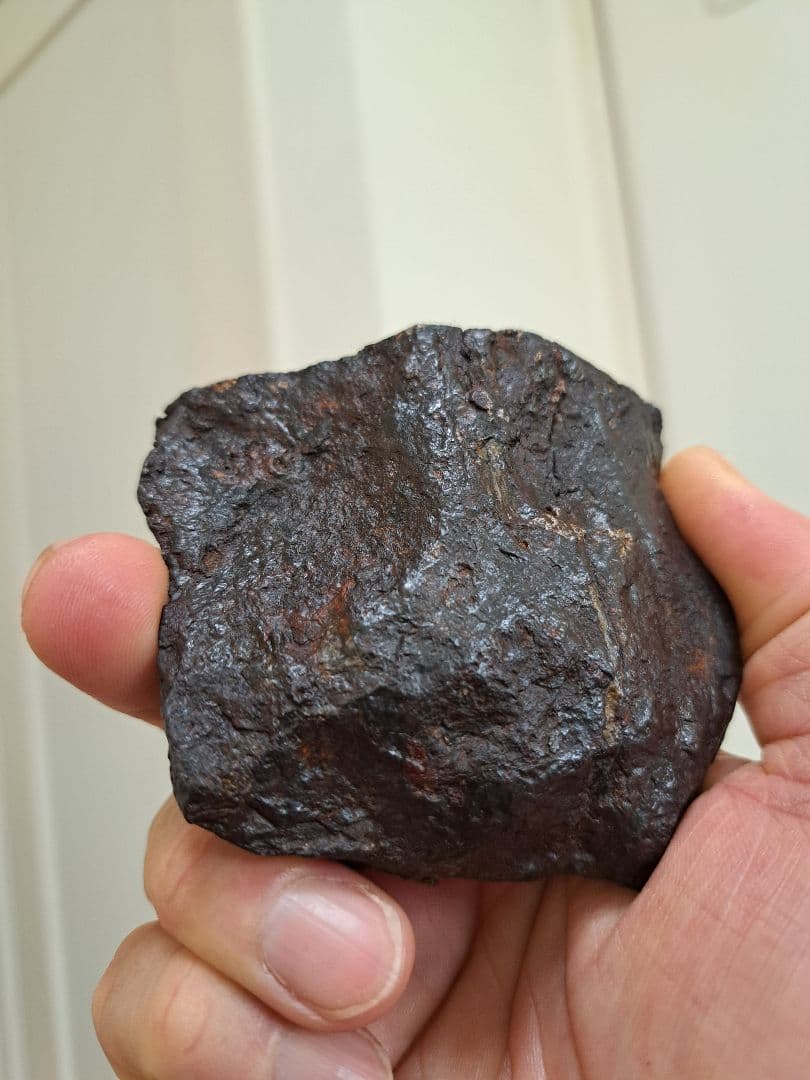 【金運】アルタイ隕石　大型隕石 鉄隕石　外皮付き隕石　原石　重さ887ｇ