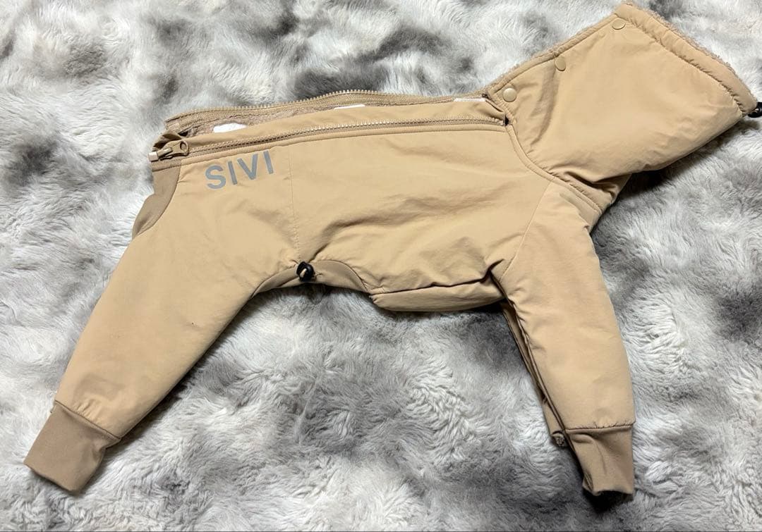 イタグレ服 SIVI ウィンタースーツ｜撥水・防水 ベージュ