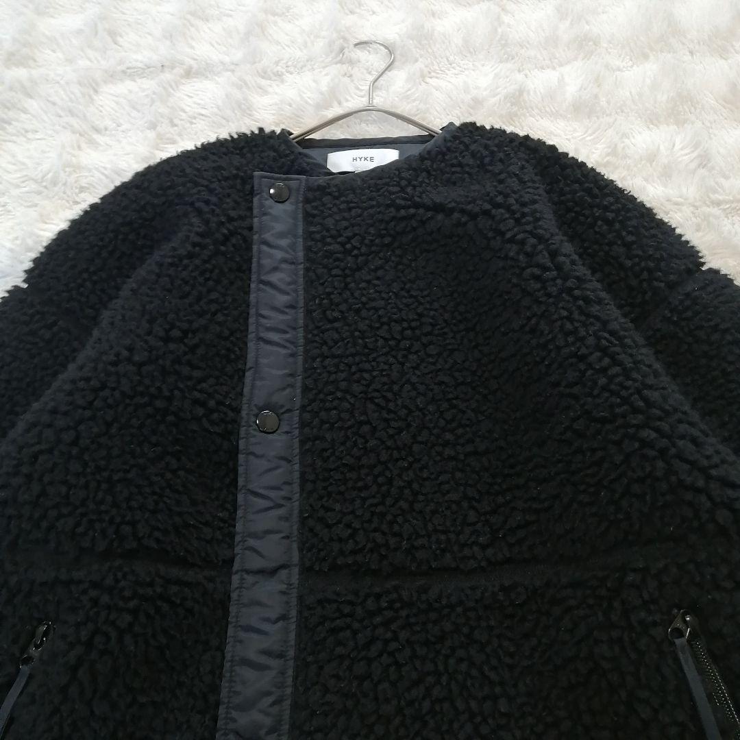 【HYKE】FAUX SHEARLING COAT ノーカラー ボアロングコート