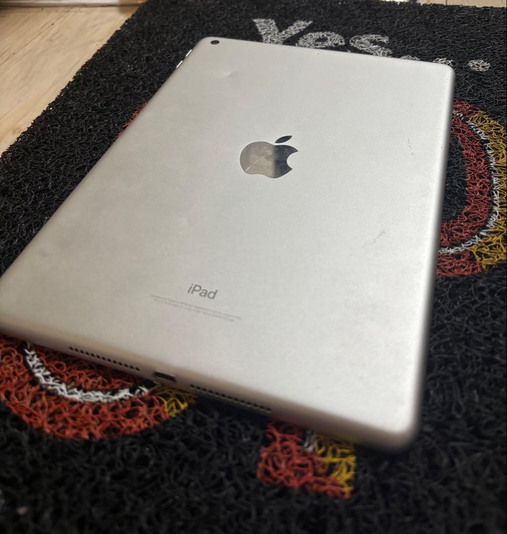 く*ま様 Apple iPad （第6世代）シルバー本体　128GB ※1200