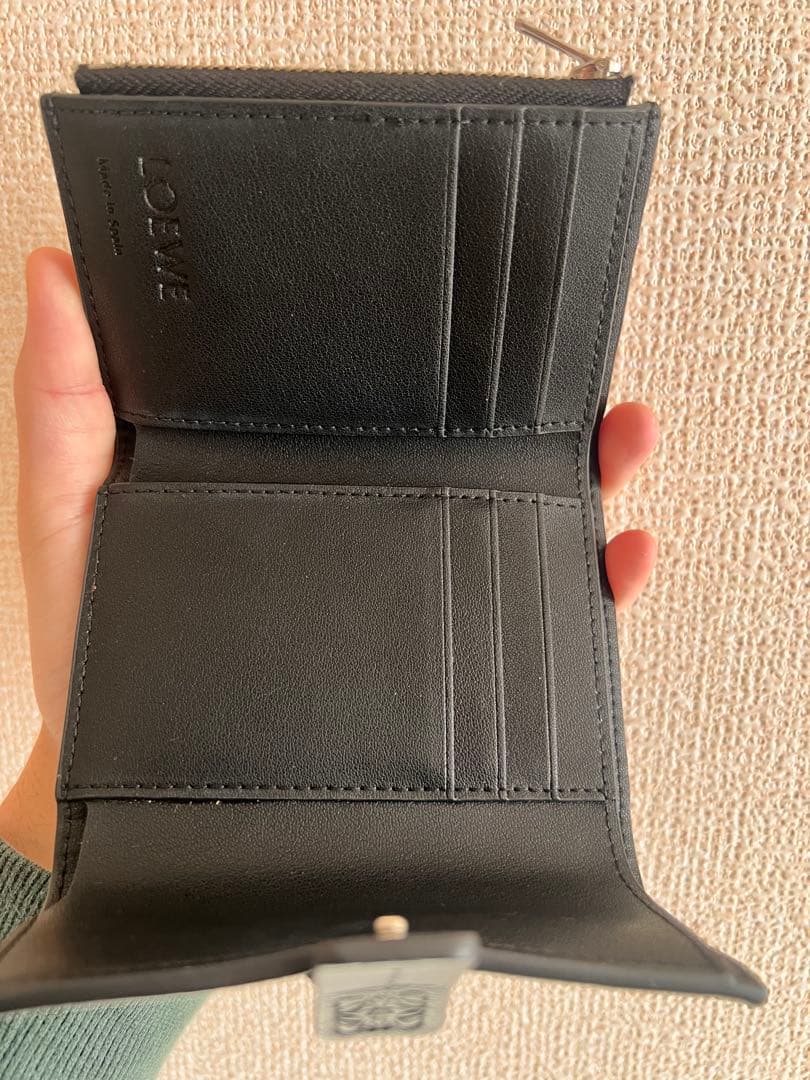 LOEWEトライフォールドウォレット