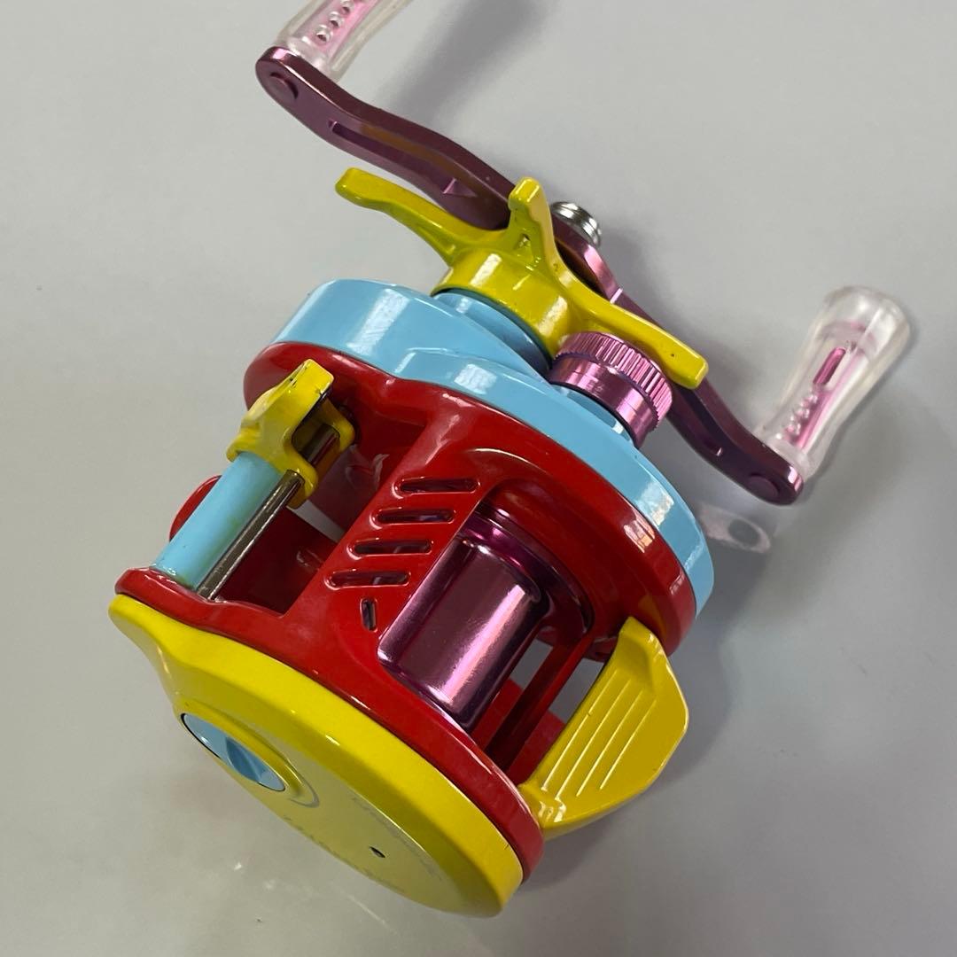 【新品未使用】DCブレーキ カラフル ベイトフィネスリール 右ハンドル