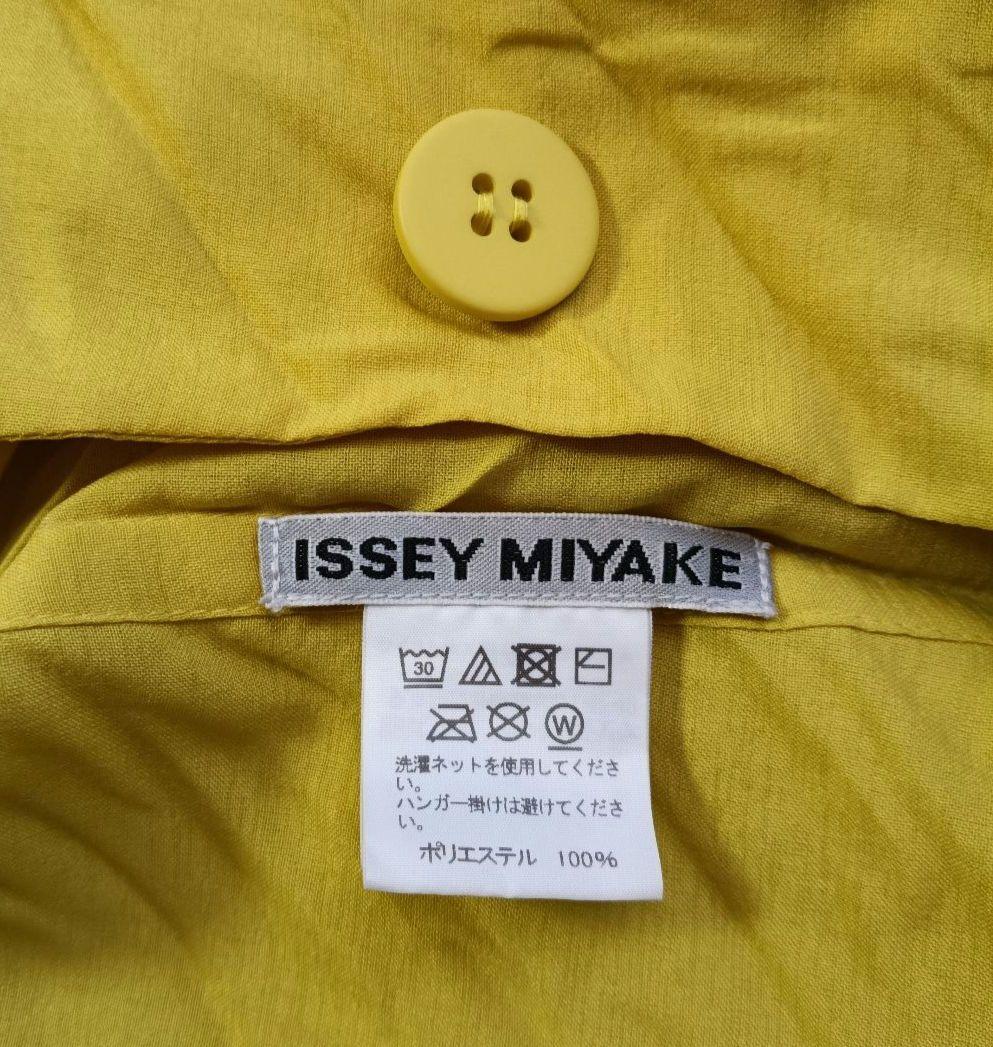 M*y様 【ISSEY MIYAKE】プリーツ地 スプリングコート