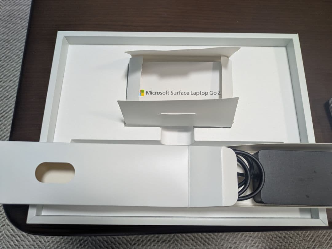 auoあいり　Microsoft Surface Laptop Go2