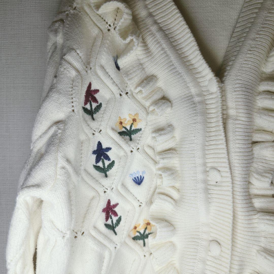 KUOSE クオセ 刺繍が映える上品フリルニットカーディガン