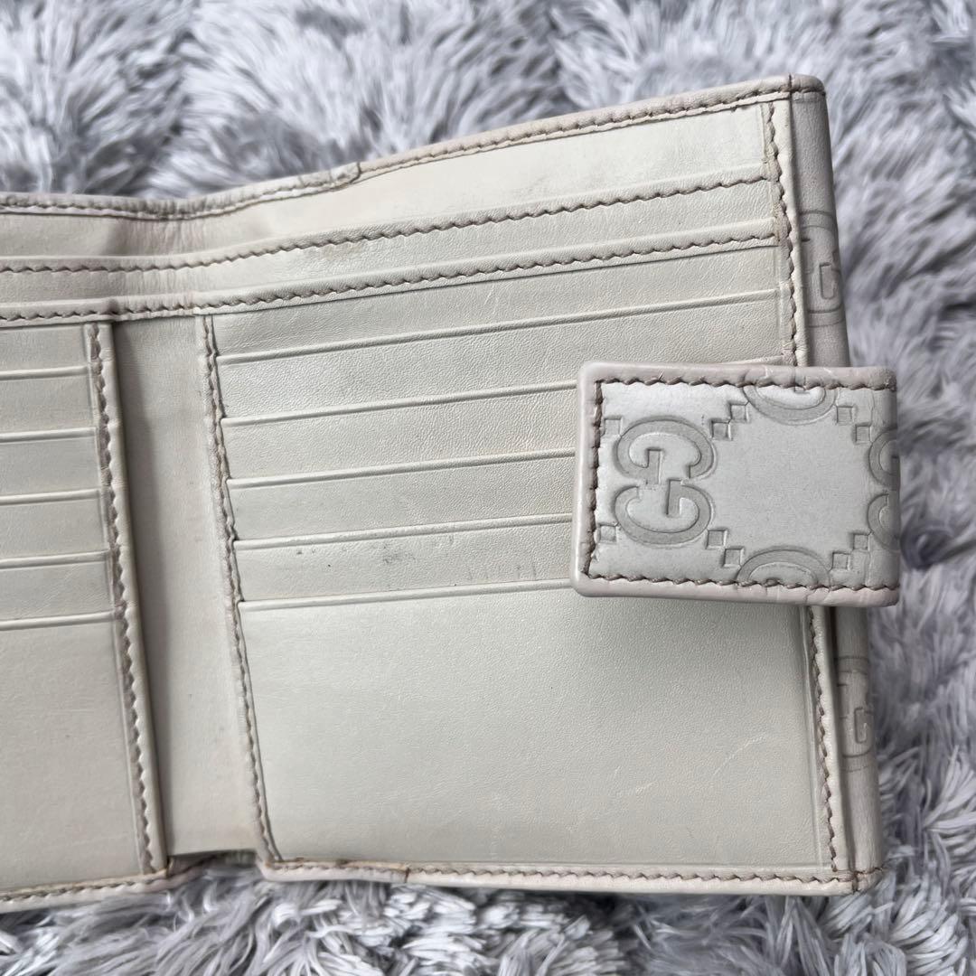 GUCCI シマ　ロゴプレート　折り財布　Wホック　ホワイトグレー