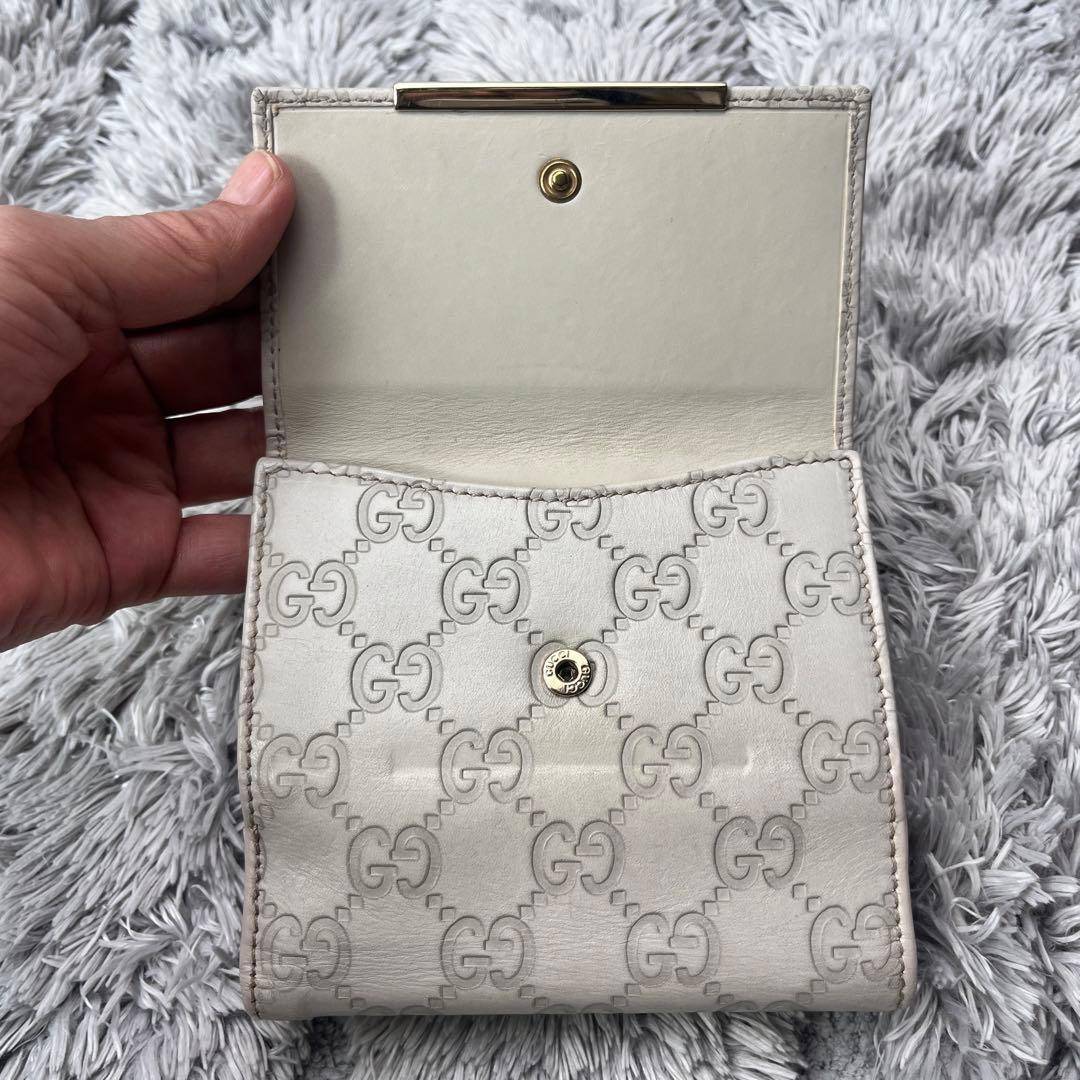 GUCCI シマ　ロゴプレート　折り財布　Wホック　ホワイトグレー