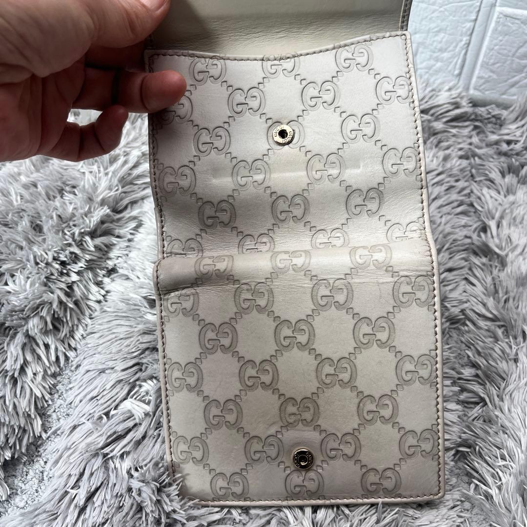 GUCCI シマ　ロゴプレート　折り財布　Wホック　ホワイトグレー