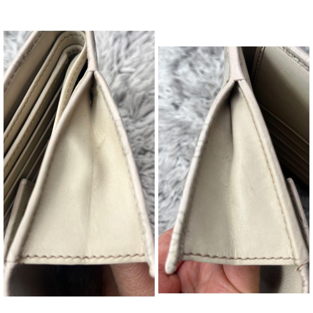 GUCCI シマ　ロゴプレート　折り財布　Wホック　ホワイトグレー
