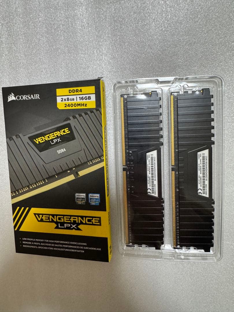 メモリ CORSAIR DDR4 計16GB VENGEANCE LPX PC4