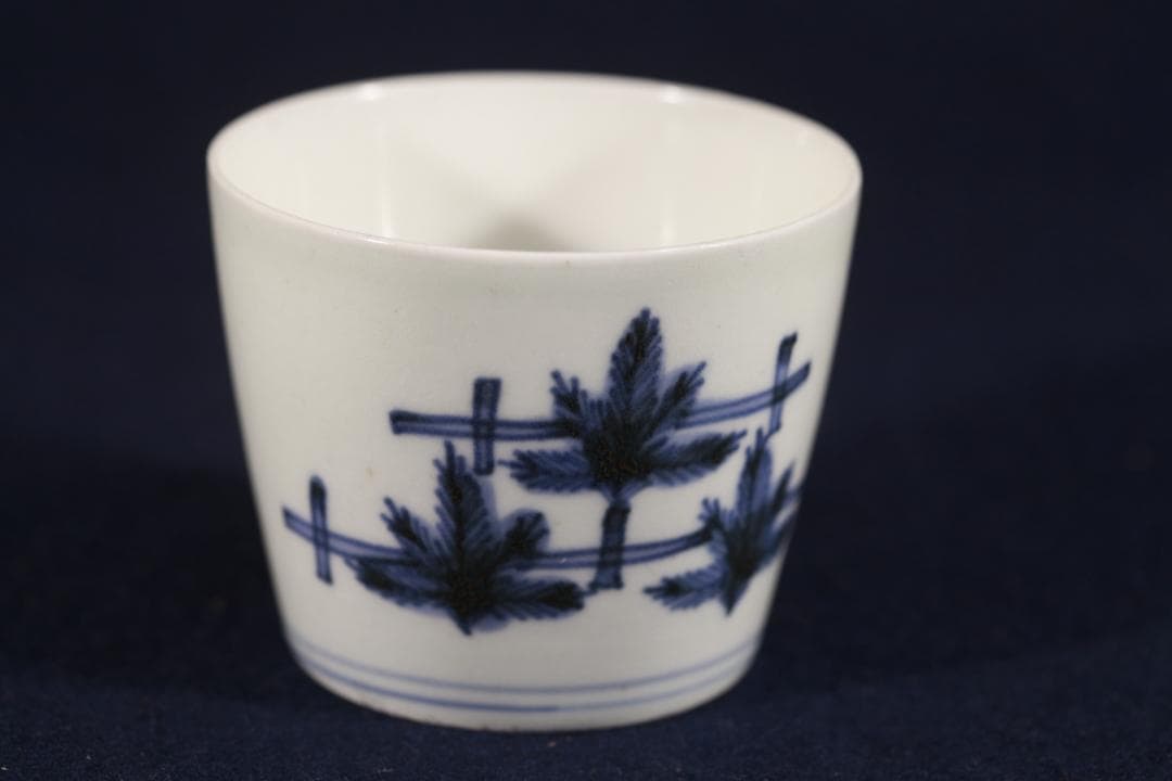242　古伊万里染付格子三重松図蕎麦猪口　無傷美品　江戸中期