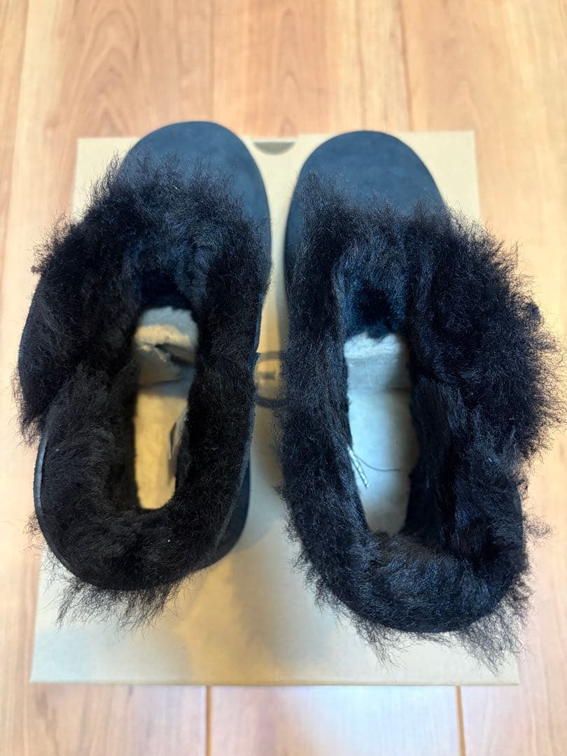UGG W Mini Bailey Button ブラック 6