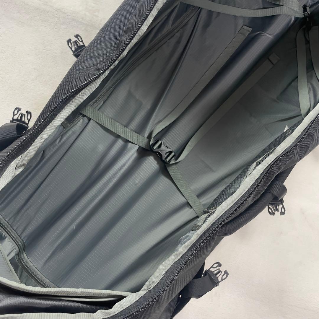 美品 モンベル ウィリーダッフル100 黒 キャスター付きダッフルバッグ 大容量