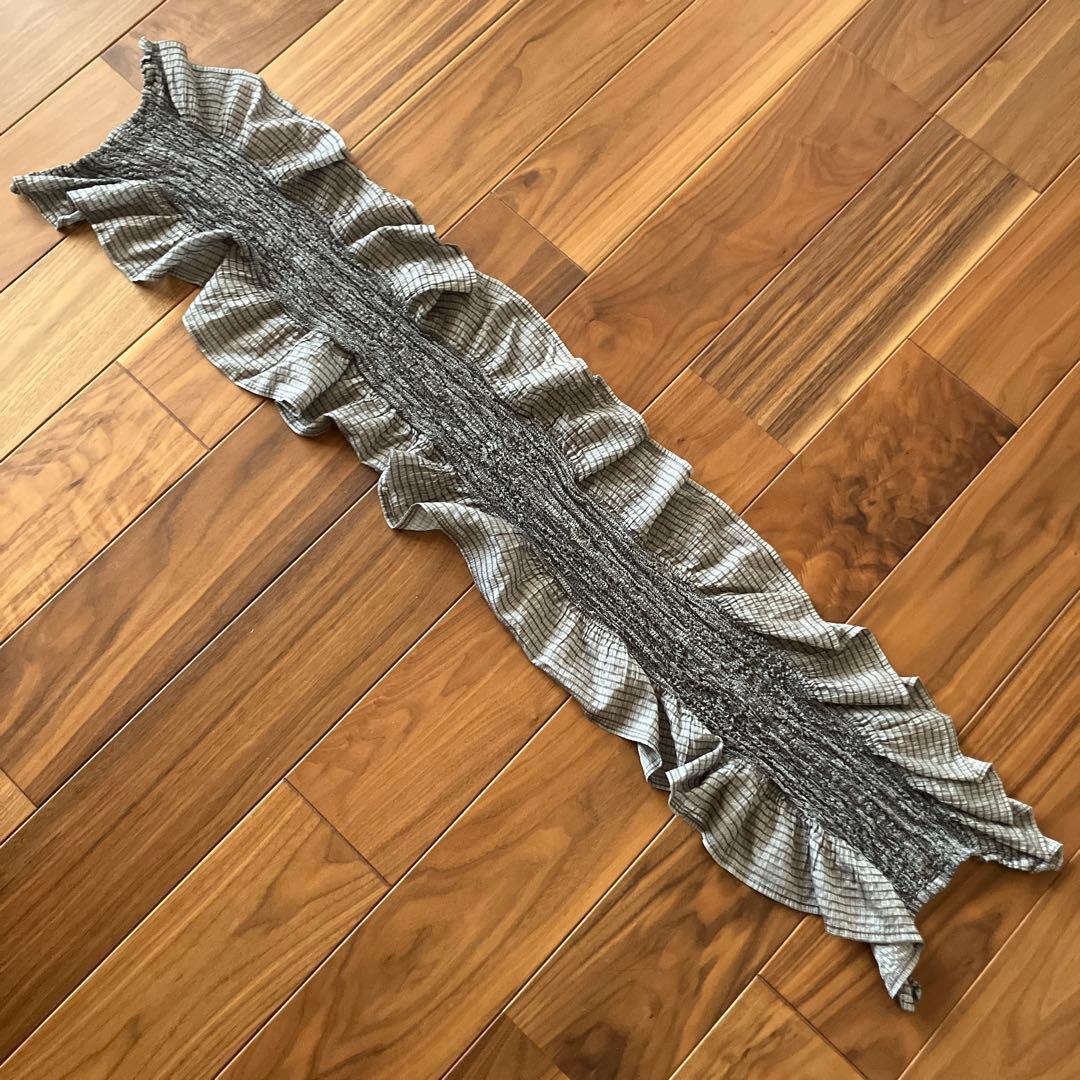 美品 me by ISSEY MIYAKE グレー フリルストール