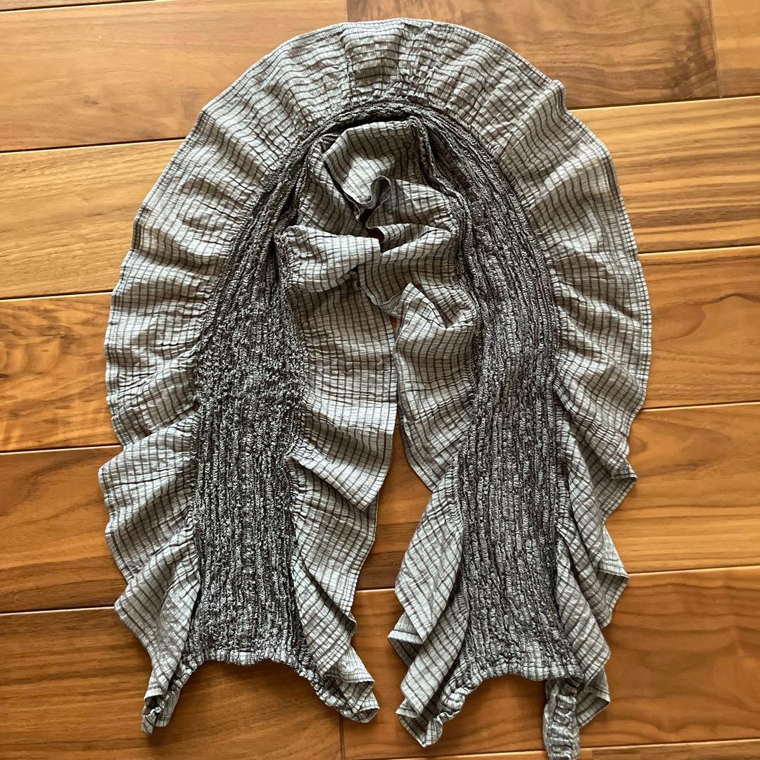 美品 me by ISSEY MIYAKE グレー フリルストール