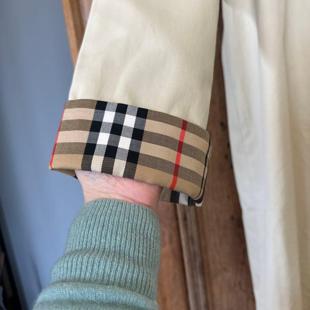 ベージュ トレンチコート チェックカフス