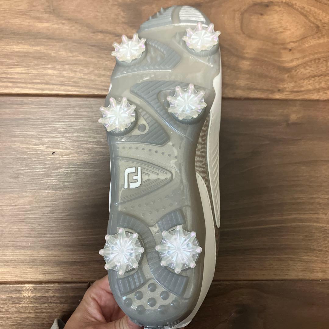 新品、未使用、箱入り　FootJoy ホワイト スパイクシューズ BOA