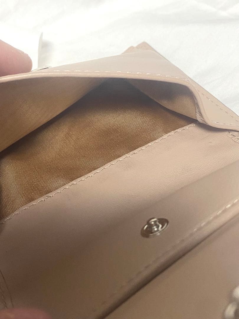 ✨未使用級✨ プラダ サフィアーノ レザー二つ折り財布 シルバーリボン PRAD