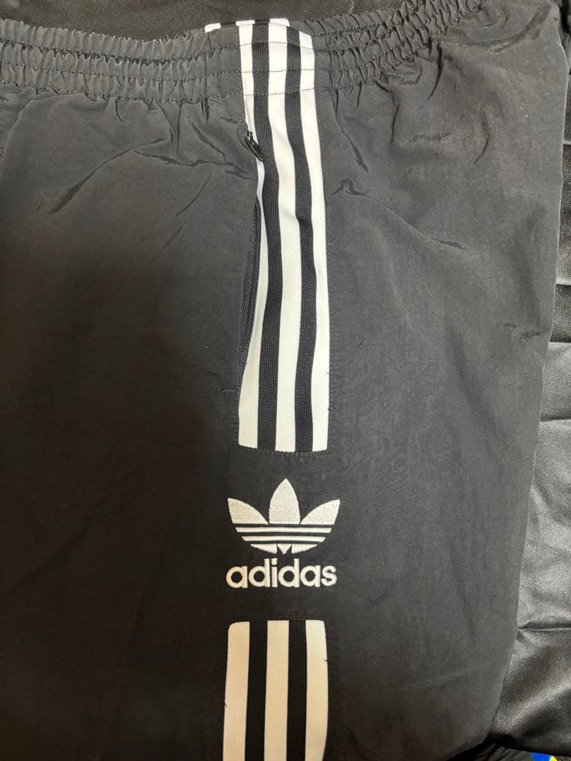 adidas originalsアディダスオリジナルスデカロゴセットアップ黒/白