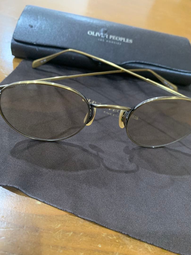 OLIVER PEOPLES ライトブラウン