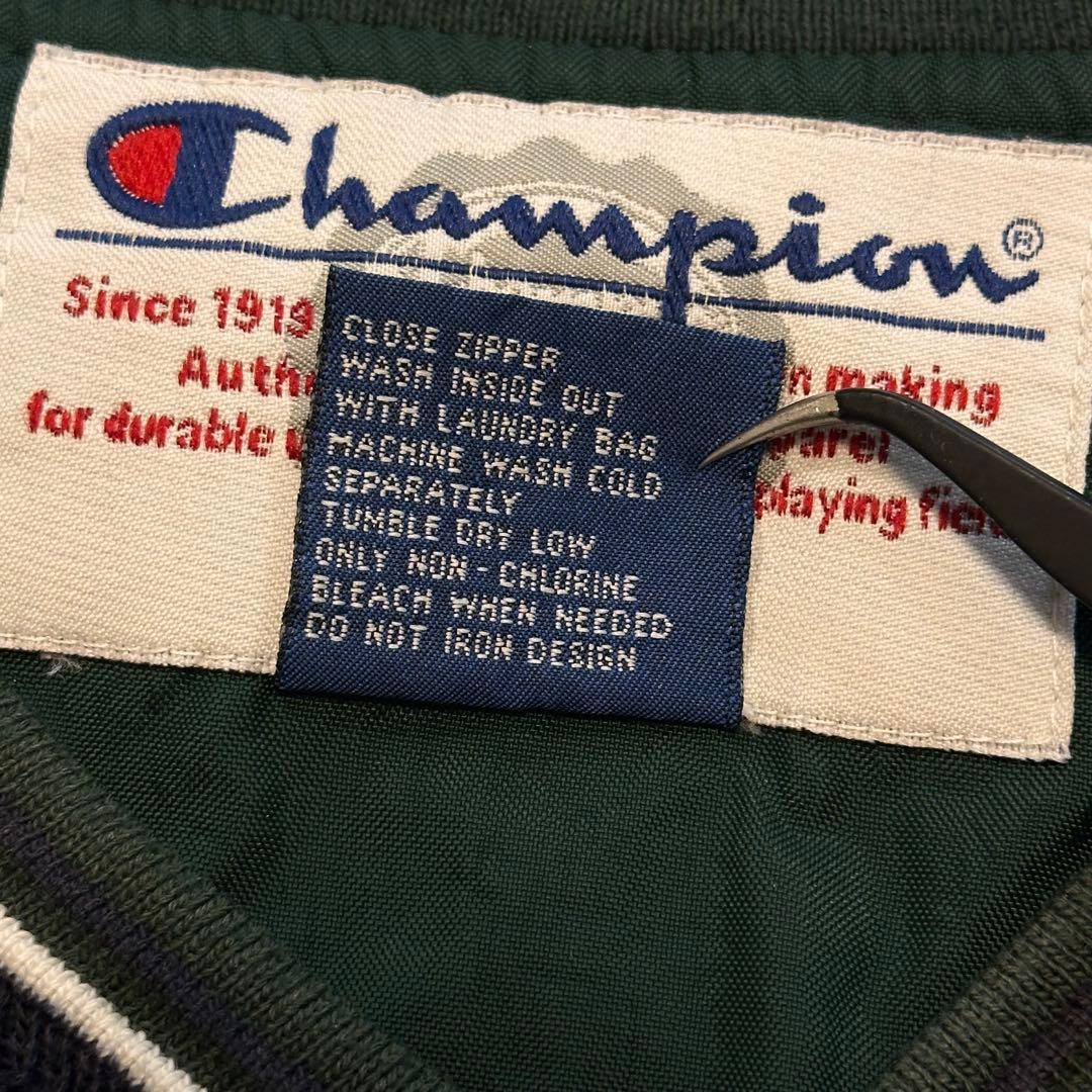 【Champion チャンピオン】ナイロンプルオーバー　90s 刺繍ロゴ