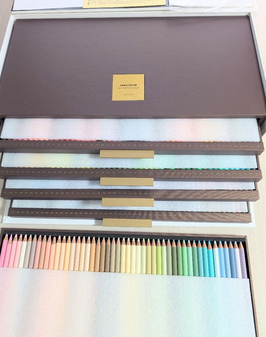 UNI240色 色鉛筆セット COLOR240 LIMITED EDITION
