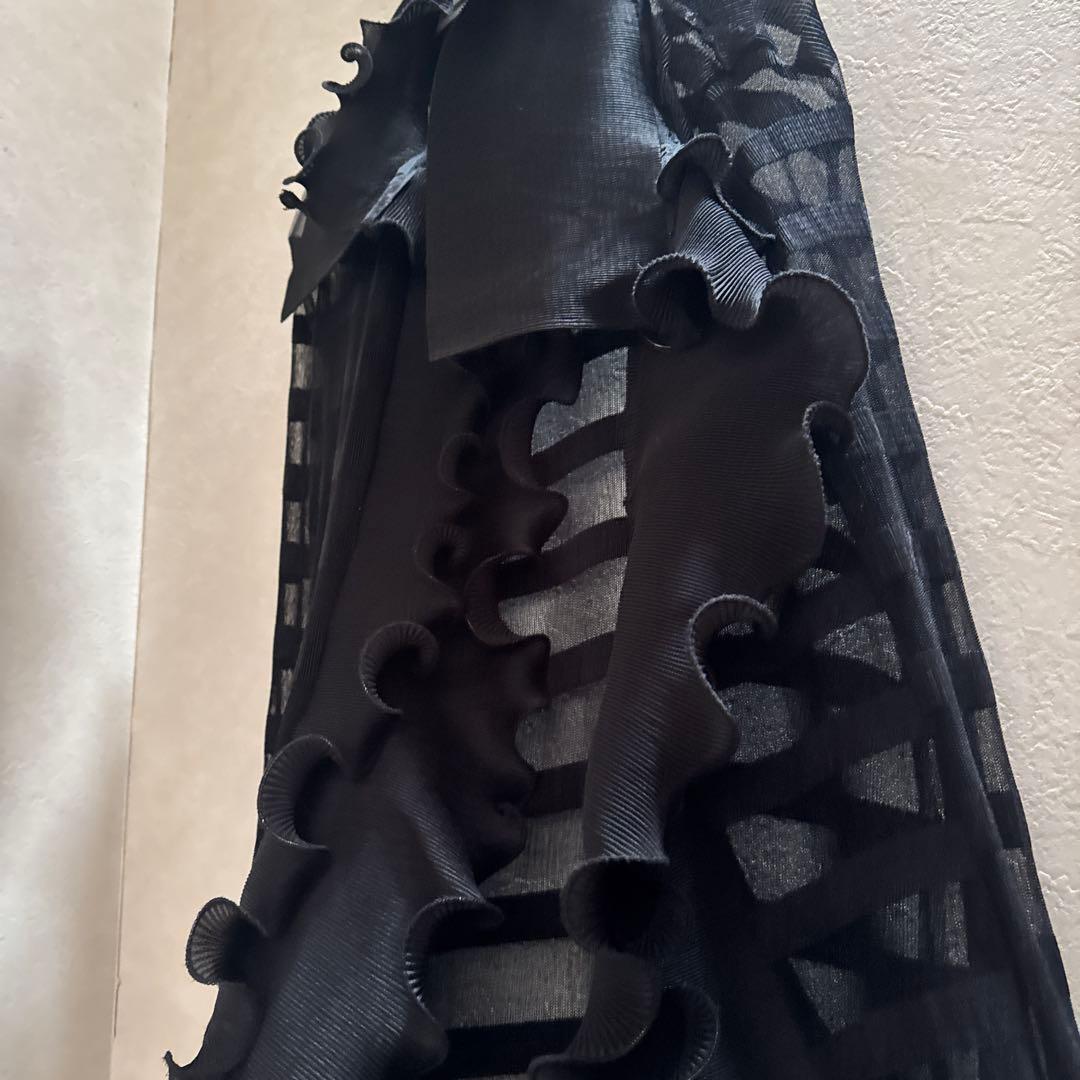 【新品】フリルロングカーディガン　ブラック フリル付きロングカーディガン