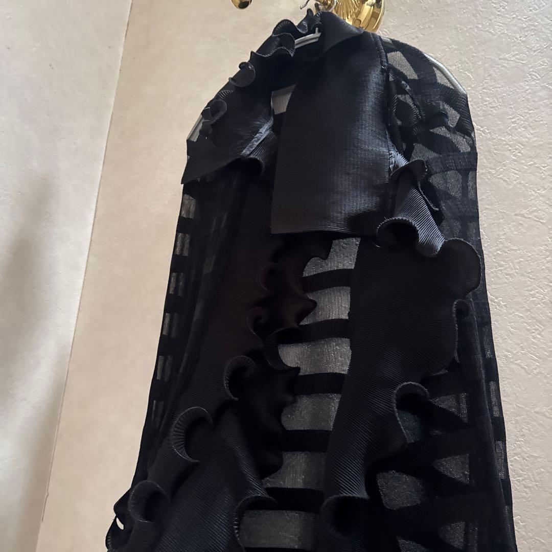 【新品】フリルロングカーディガン　ブラック フリル付きロングカーディガン