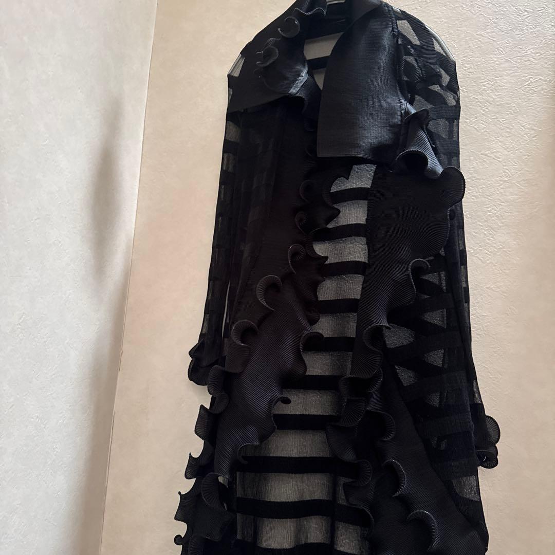 【新品】フリルロングカーディガン　ブラック フリル付きロングカーディガン