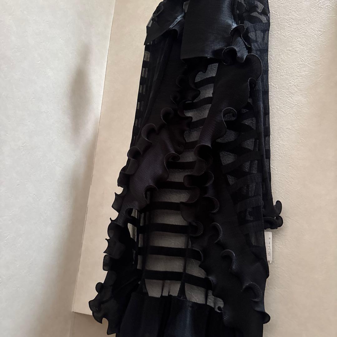 【新品】フリルロングカーディガン　ブラック フリル付きロングカーディガン