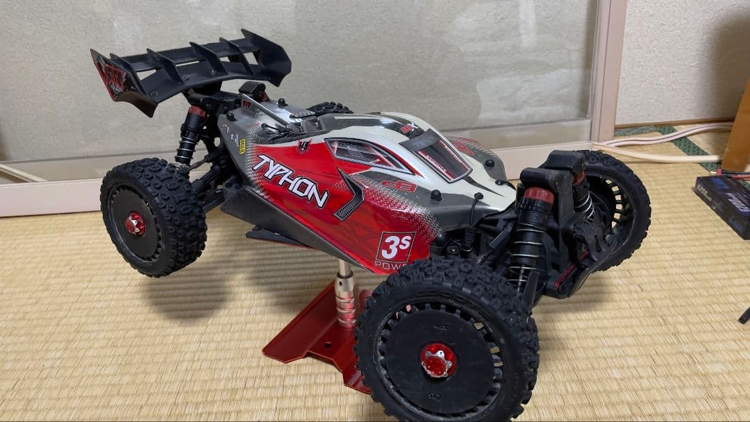 arrma 1/8 タイフーン ブラシレスバギー フルセット