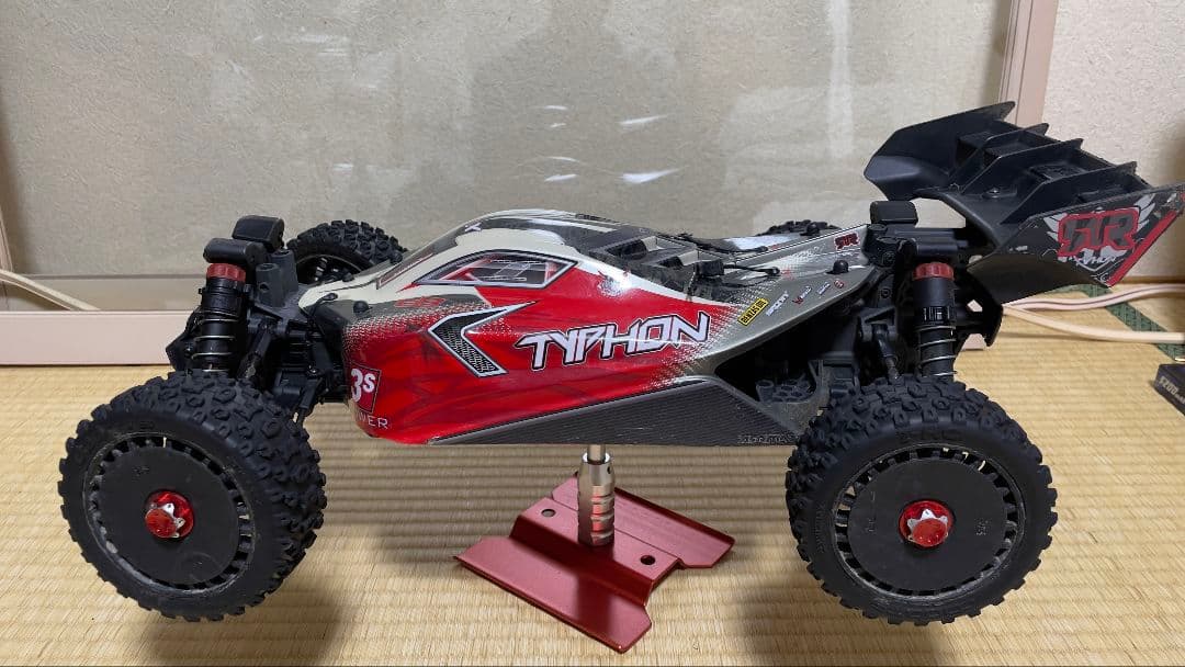 arrma 1/8 タイフーン ブラシレスバギー フルセット