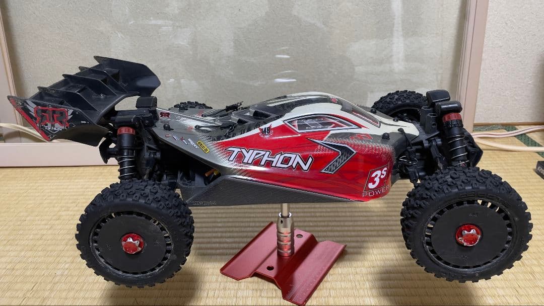 arrma 1/8 タイフーン ブラシレスバギー フルセット
