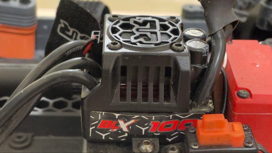 arrma 1/8 タイフーン ブラシレスバギー フルセット