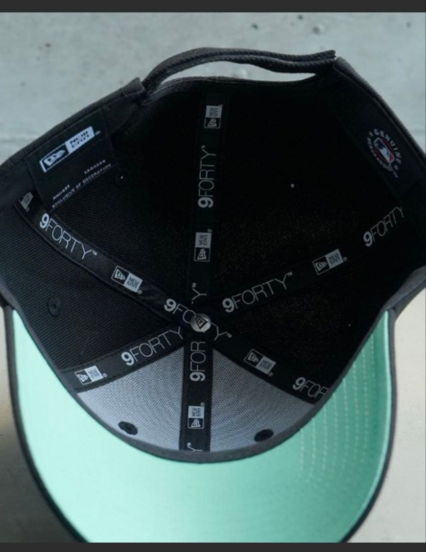 New Era 9FORTY ブラック/ミントキャップ　ティファニーブルー