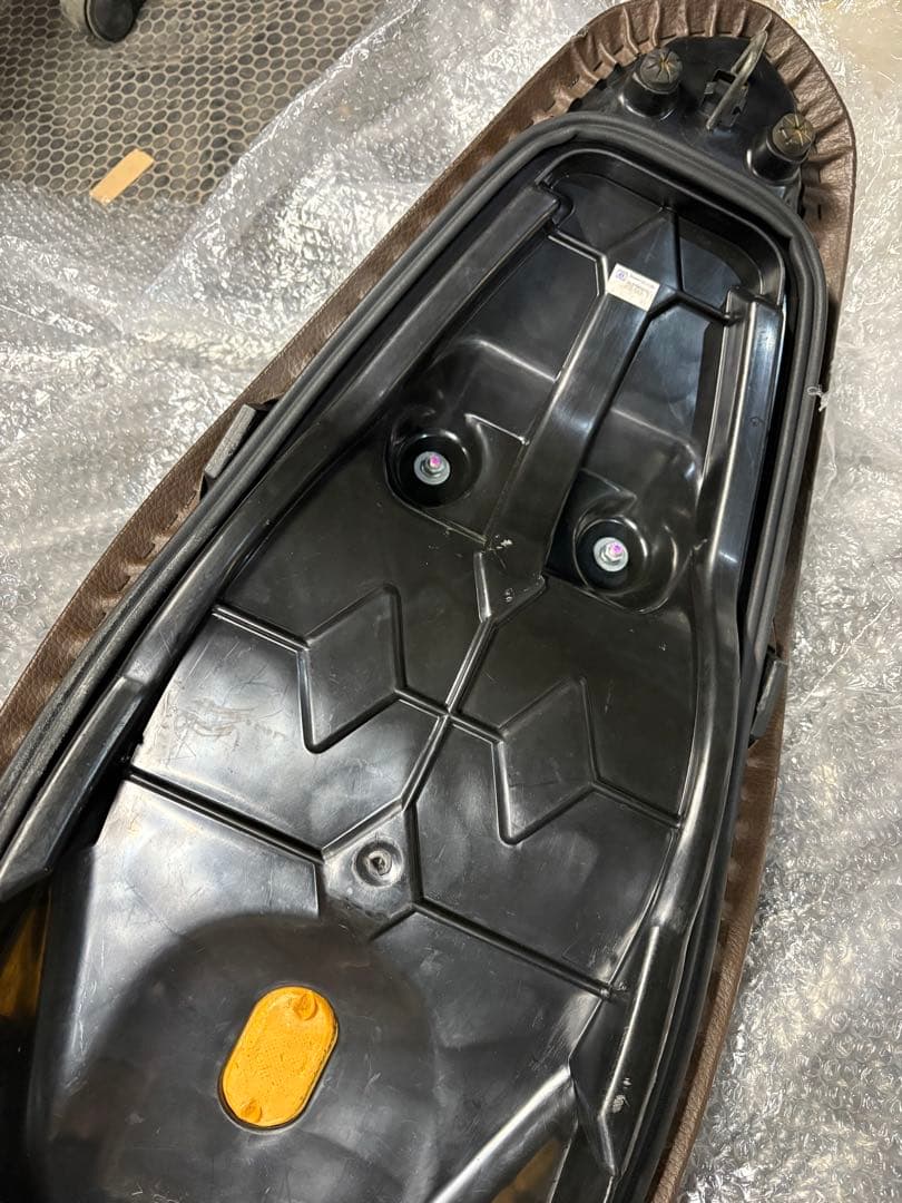 ホンダ　PCX125 シート　中古　シグナス　HONDA