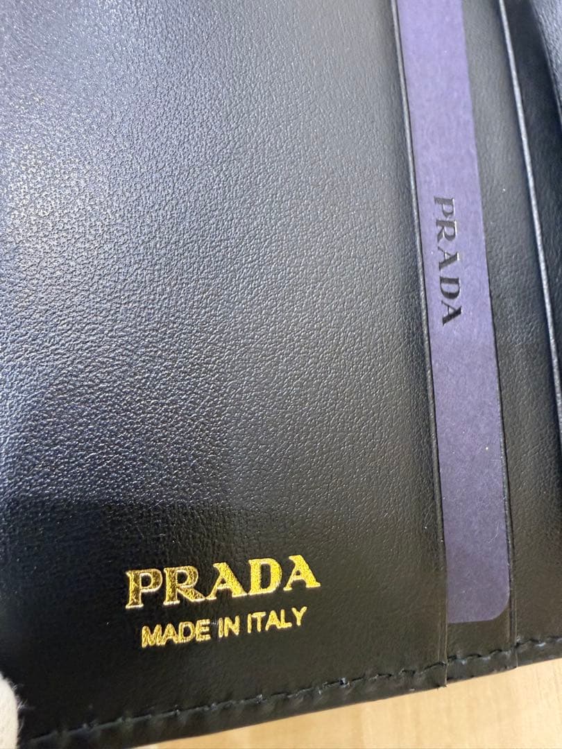 PRADA ブラック　二つ折り財布