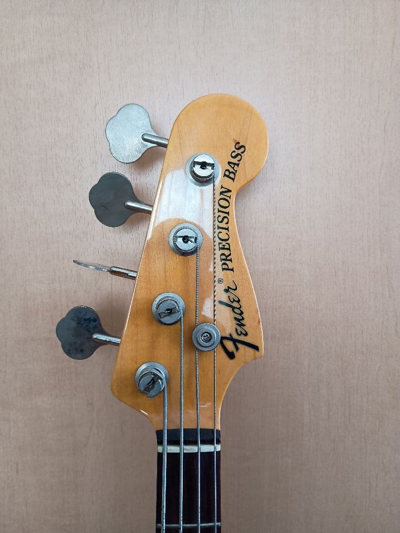Fender Precision Bass アイボリー