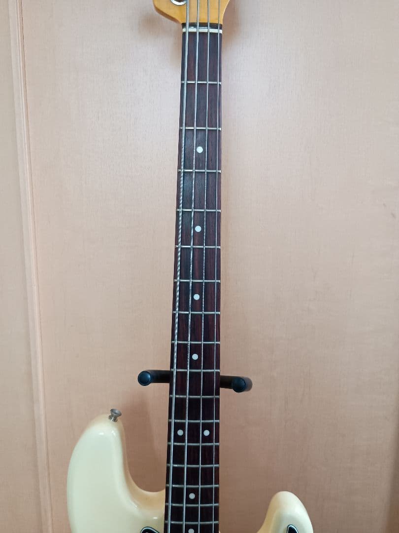 Fender Precision Bass アイボリー