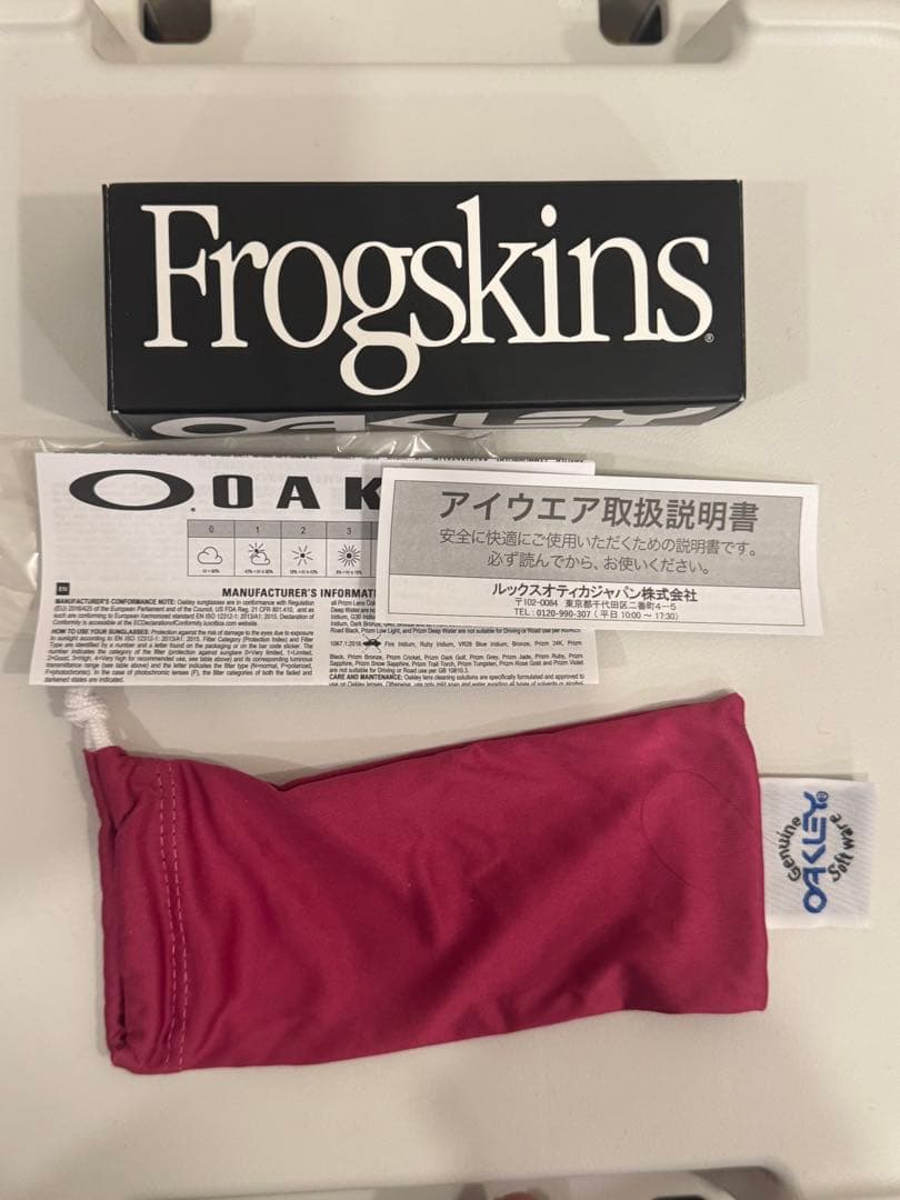 小物 OAKLEY FROGSKINS