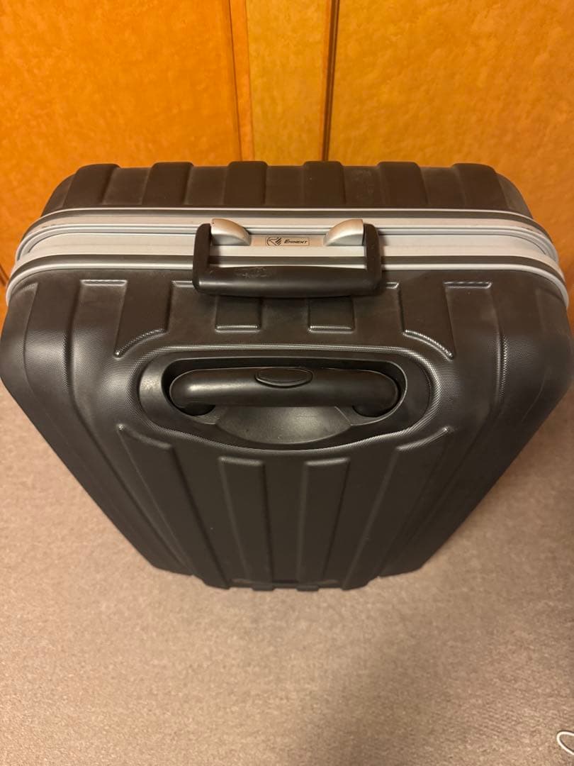 大型ハードシェルキャリーケース　旅行用品