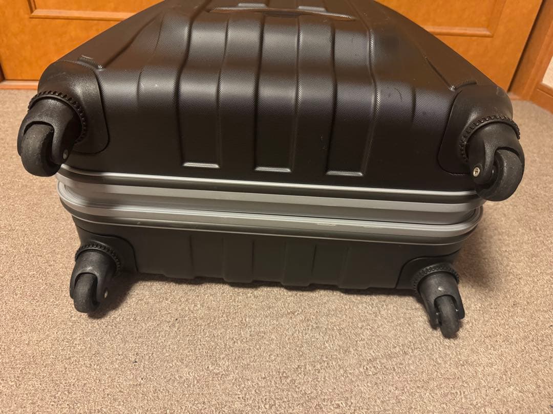 大型ハードシェルキャリーケース　旅行用品
