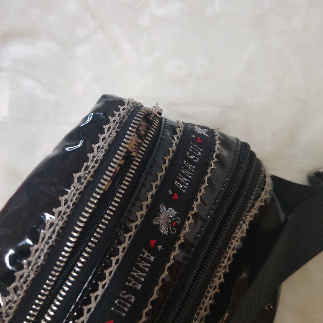 【人気☆ANNA SUI】黒　エナメル　ショルダーバッグ　ボディバッグ　蝶