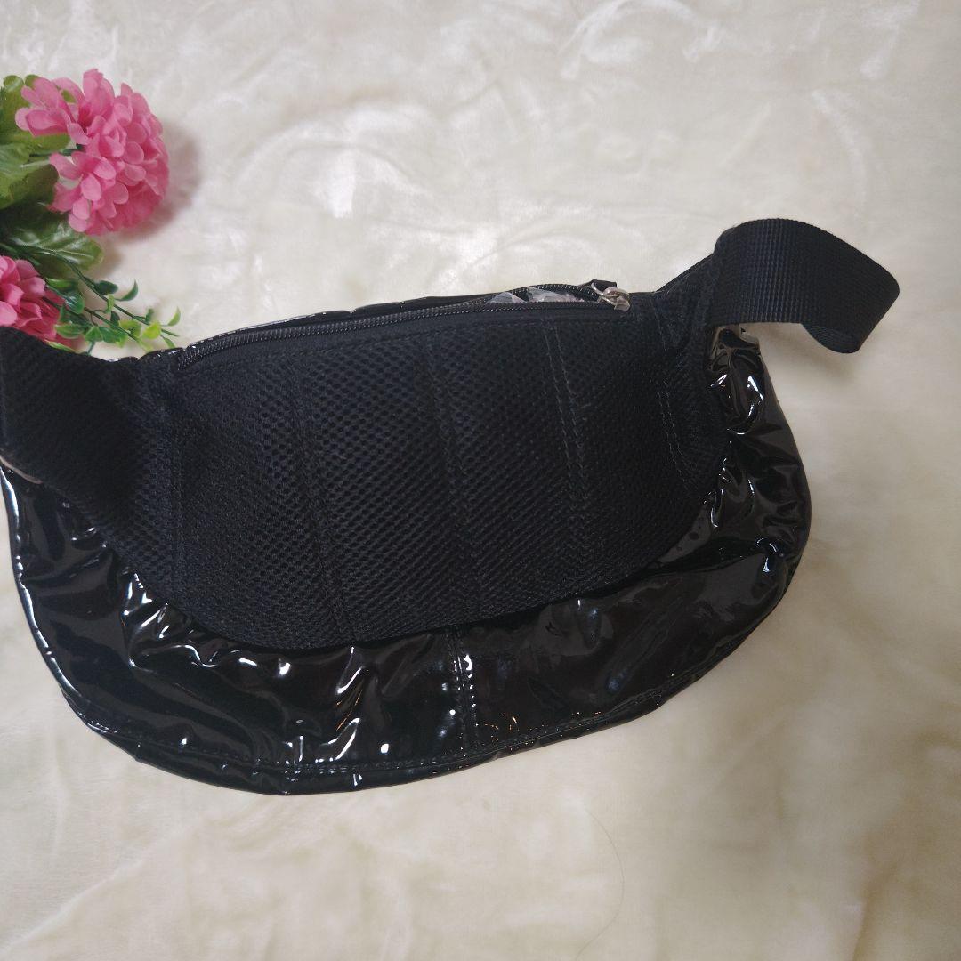 【人気☆ANNA SUI】黒　エナメル　ショルダーバッグ　ボディバッグ　蝶
