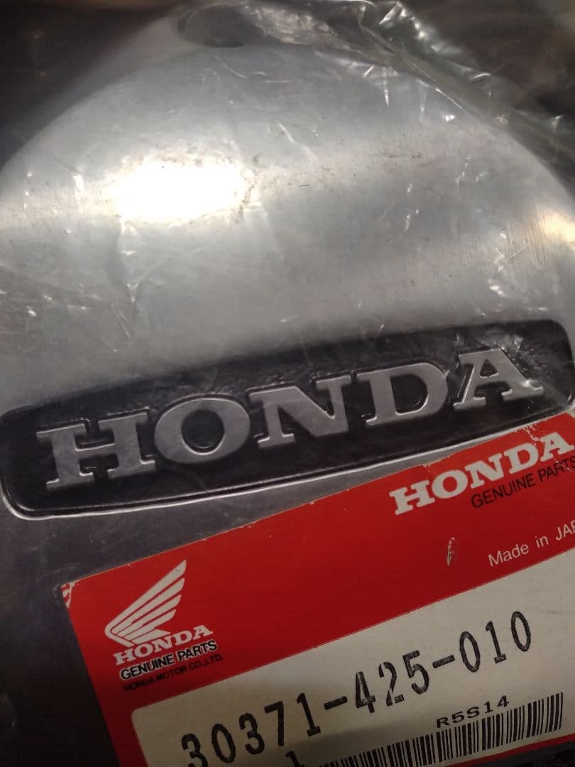 新品未開封　CB750F　純正　ポイントカバー　HONDA エンジン部品