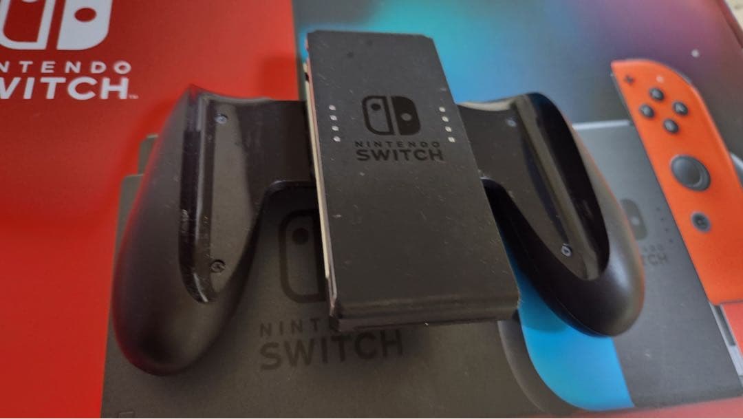 【ジャンク】Switch本体/箱&付属品付/出力OK /液晶&Joy-Con不良